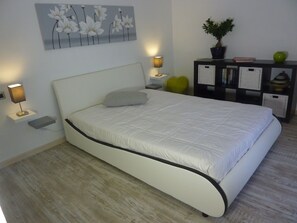 Iron/ironing board, WiFi, bed sheets - Vrbo Property (Sorgues)