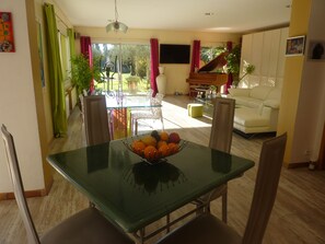 Dining - Vrbo Property (Sorgues)