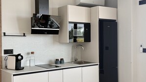茶具/咖啡用具、冰箱、微波炉、烤箱