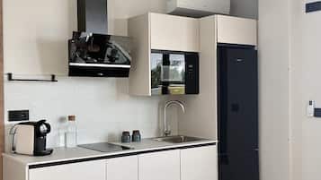 Kühlschrank, Mikrowelle, Ofen, Geschirrspüler