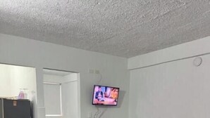 1 habitación, tabla de planchar con plancha, wifi y ropa de cama 