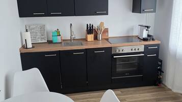 Kühlschrank, Ofen, Herdplatte, Geschirrspüler