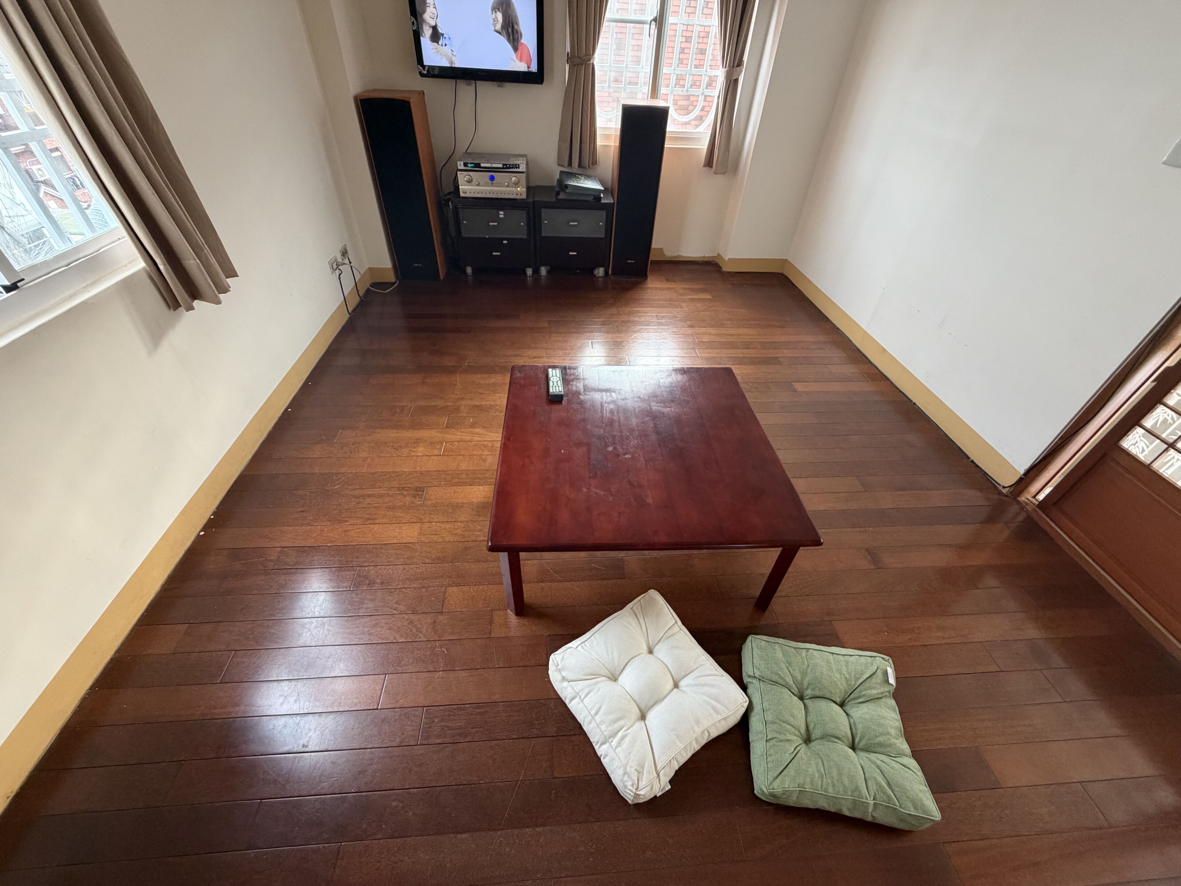 Rumah Basic, pemandangan kota | Interior