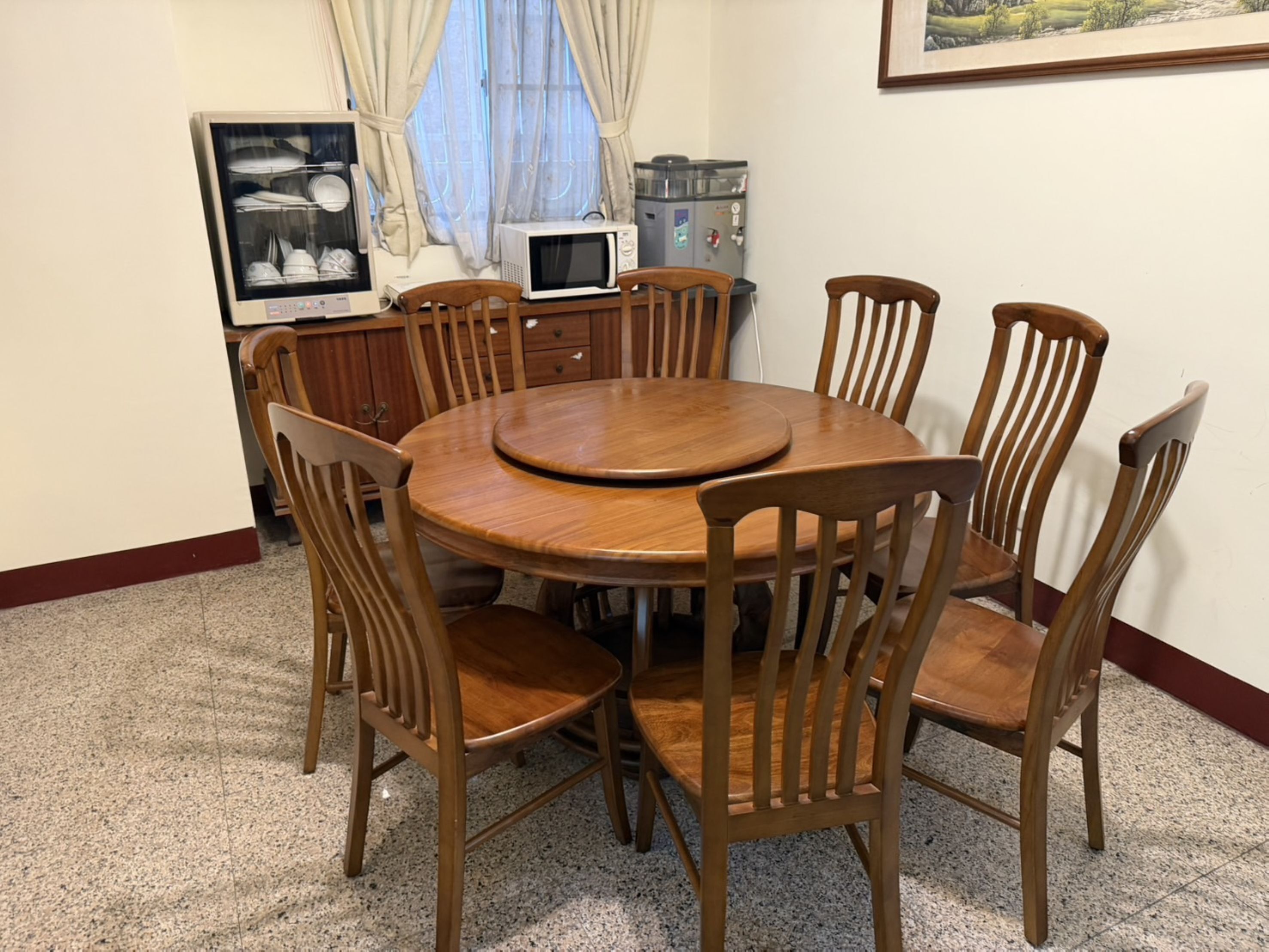 Basic House, City View | Dining