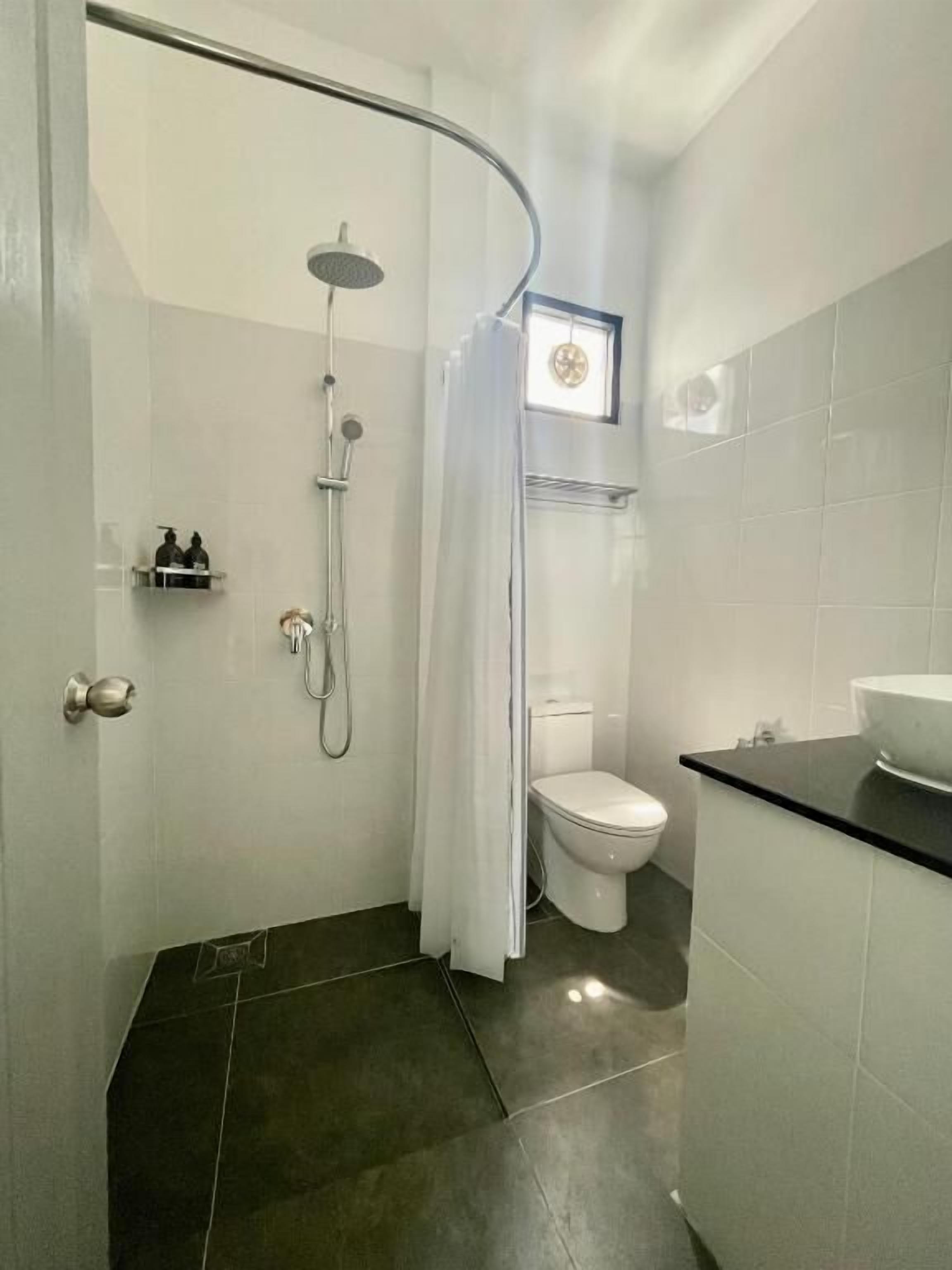 Superior Double Room, City View | Bathroom | Shower, hair dryer, towels, soap