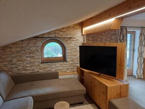 Comfort Apartment, Balcony, Mountain View | Living area - Viktoria (Sankt Anton am Arlberg)