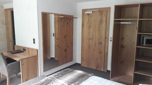 Standard Double or Twin Room, Balcony, Mountain View - Viktoria (Sankt Anton am Arlberg)