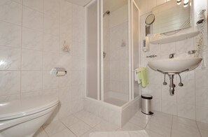 Comfort Apartment, Balcony, Mountain View | Bathroom - Viktoria (Sankt Anton am Arlberg)
