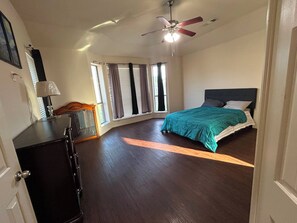 4 dormitorios, tabla de planchar con plancha, wifi gratis y ropa de cama