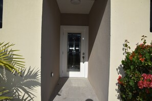 Exterior detail - 3-bedroom, 2 bathroom Apartment in Bodden Town (Bodden Town)