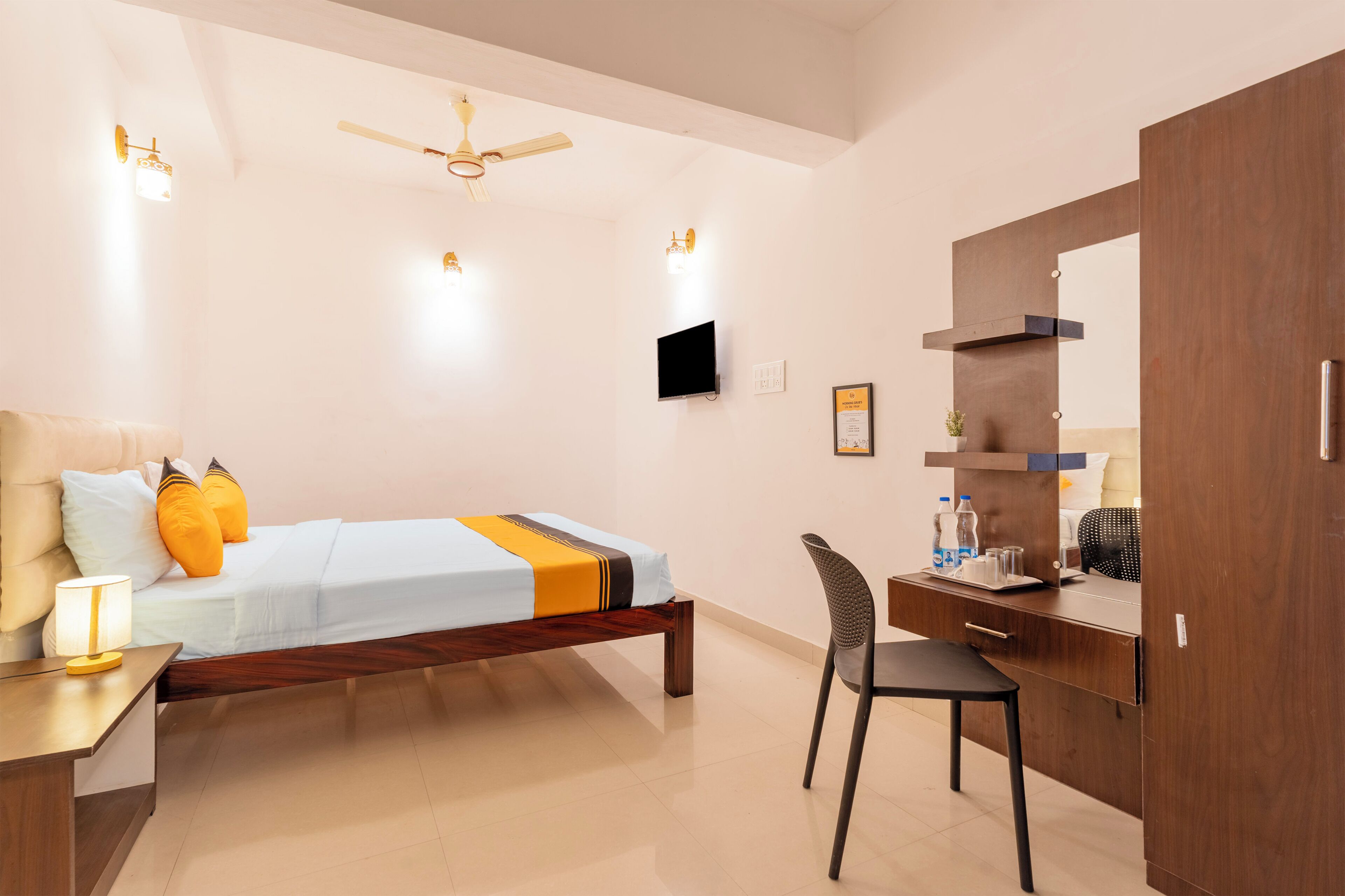 Standard Double Room | Desk, iron/ironing board