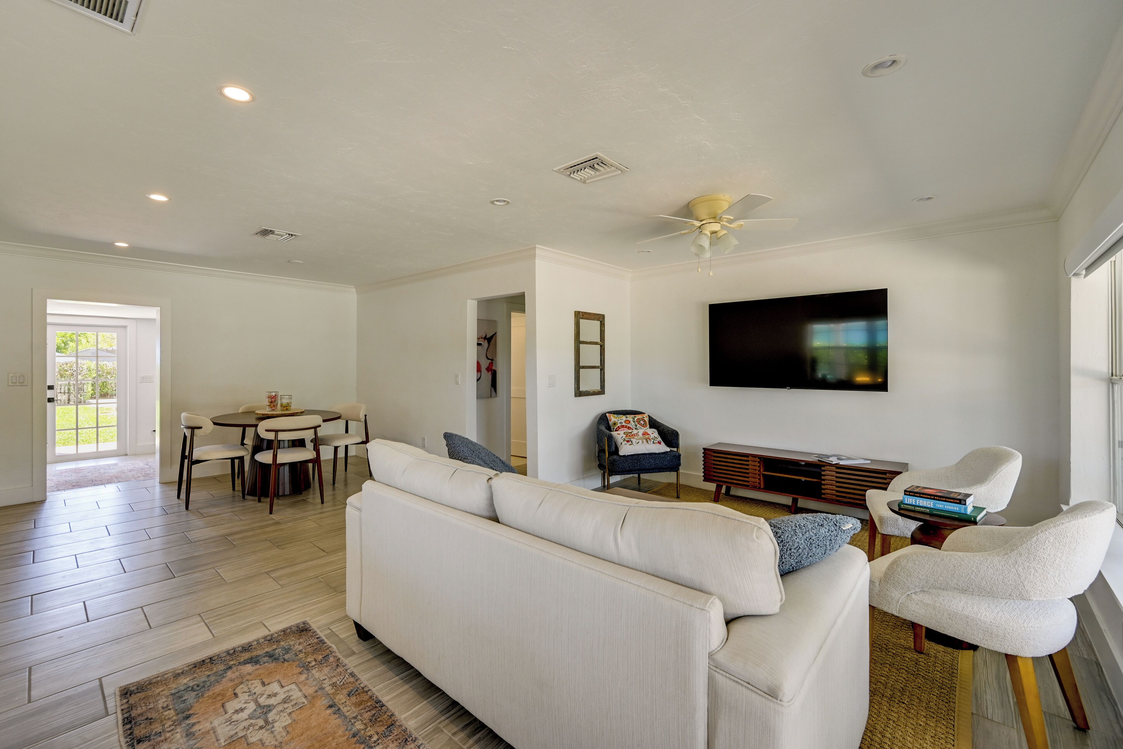 House (2 Bedrooms) | Interior