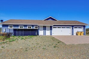House (5 Bedrooms) | Interior - Prescott Escape With Views, Horses and Hot Tub (Prescott)