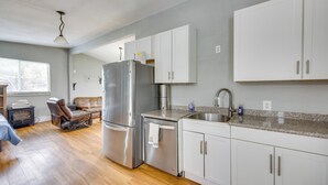 A modern kitchen with white cabinets, stainless steel appliances, and a granite countertop. - Couples Outdoor Retreat Near Garden of the Gods (Colorado Springs)