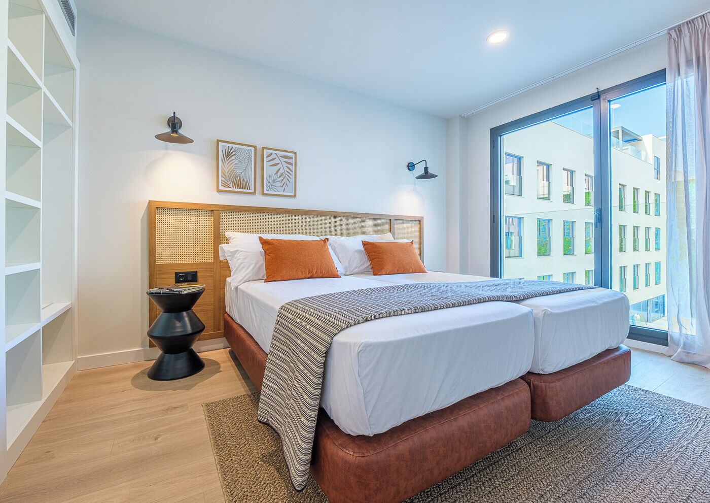 Apartamento estándar | Escritorio y espacio para trabajar con un portátil