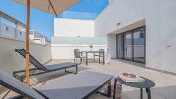 Suite, accesible en silla de ruedas, balcón | Terraza o patio