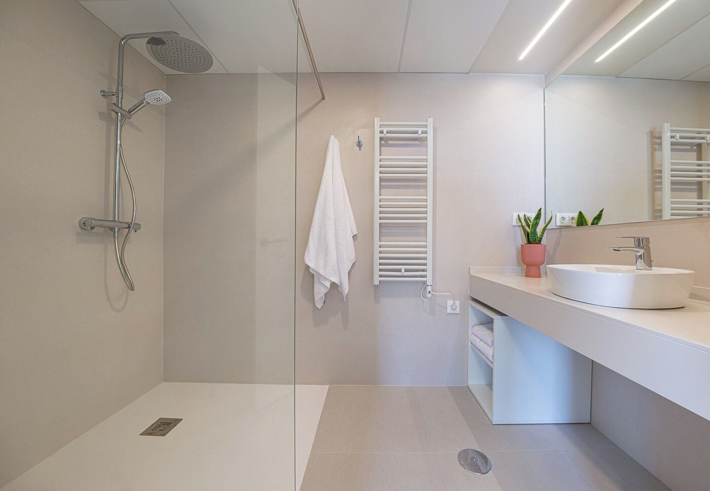 Suite, 2 habitaciones | Baño | Bañera, toallas, jabón y champú
