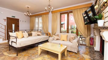 Luxury-Villa, Balkon, Meerblick | Wohnbereich
