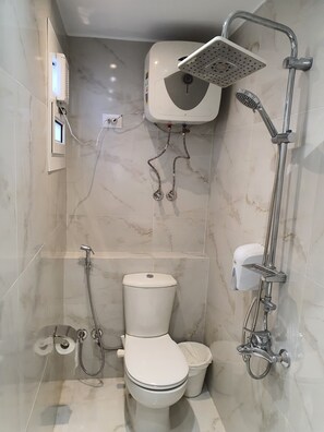 Shower, hair dryer, bidet, towels - AB N401 Spacious 2BR Duplex with Partial Nile View (Giza Governorate)