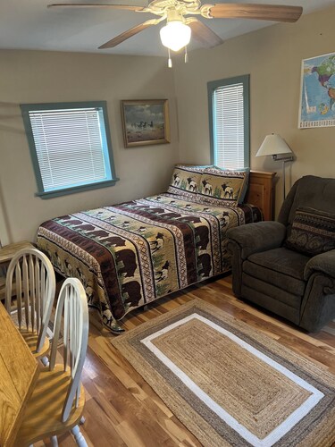 Stan's Hideaway in Tropic 9 miles to Bryce Canyon, Tucked away & private, Unique