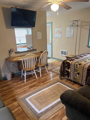 1 bedroom, internet, bed sheets