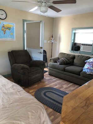 1 bedroom, internet, bed sheets
