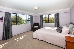 7 Schlafzimmer, Bügeleisen/Bügelbrett, WLAN, Bettwäsche