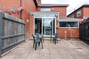 Exterior - Elroi Private Parking 4 Bedroom Quiet Leafy Home (Kingston upon Hull)