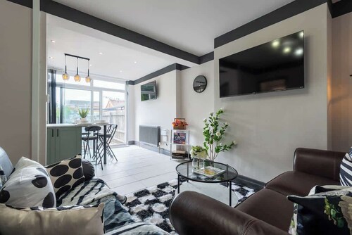 Elroi Private Parking 4 Bedroom Quiet Leafy Home