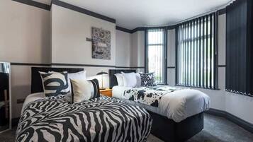 4 bedrooms, iron/ironing board, free WiFi, bed sheets