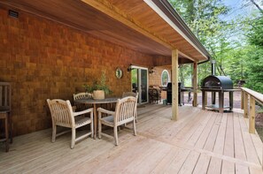 Outdoor dining - Creekside Couple's Escape w/Hot tub, Sauna Near Lake (East Jewett)
