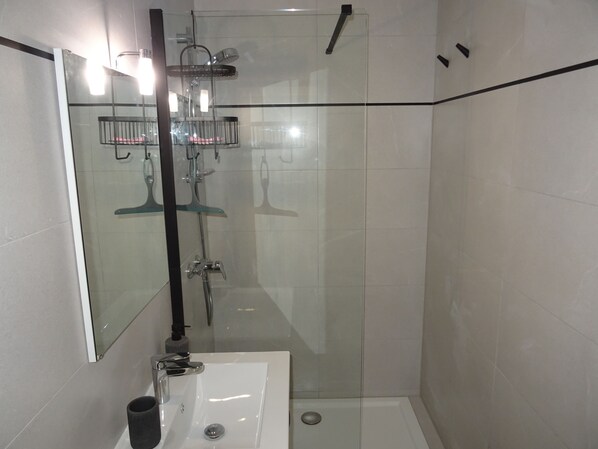 Shower, hair dryer - BEACH 20 METRES AWAY (Palavas-les-Flots)