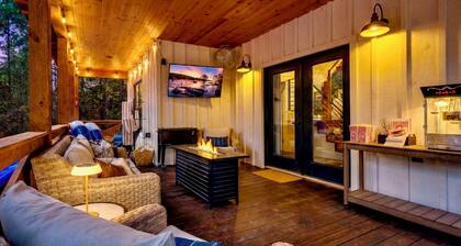 Scandi-Boho Cabin · Pool, Hot Tub & Outdoor Theater · Sleeps 11 · Pet-Friendly!