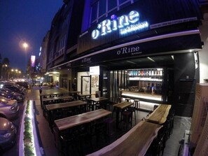 Outdoor dining - Herehotel.com (Johor Bahru)