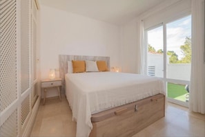 2 Schlafzimmer, Schreibtisch, Bügeleisen/Bügelbrett, WLAN