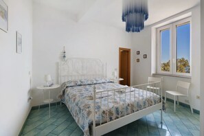 Room - Vrbo Property (Erchie)