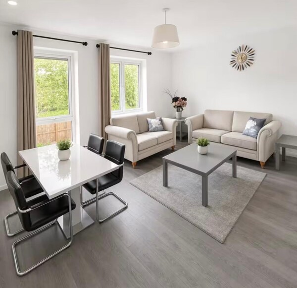 Convenient Modern Lrg 2 Bedroom W Wifi And Parking - Preston