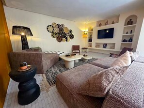 Smart-tv och eldstad