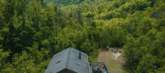 Charming 2-bedroom cabin on 3+ acres < 15 min. to downtown Blowing Rock!