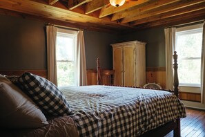 3 bedrooms, iron/ironing board, WiFi, bed sheets - Charming 2-bedroom cabin on 3+ acres < 15 min. to downtown Blowing Rock! (Lenoir)