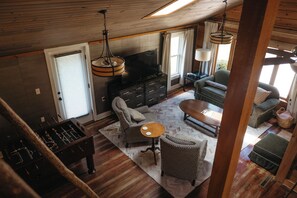 Smart TV - Charming 2-bedroom cabin on 3+ acres < 15 min. to downtown Blowing Rock! (Lenoir)