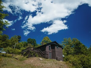 Exterior - Charming 2-bedroom cabin on 3+ acres < 15 min. to downtown Blowing Rock! (Lenoir)