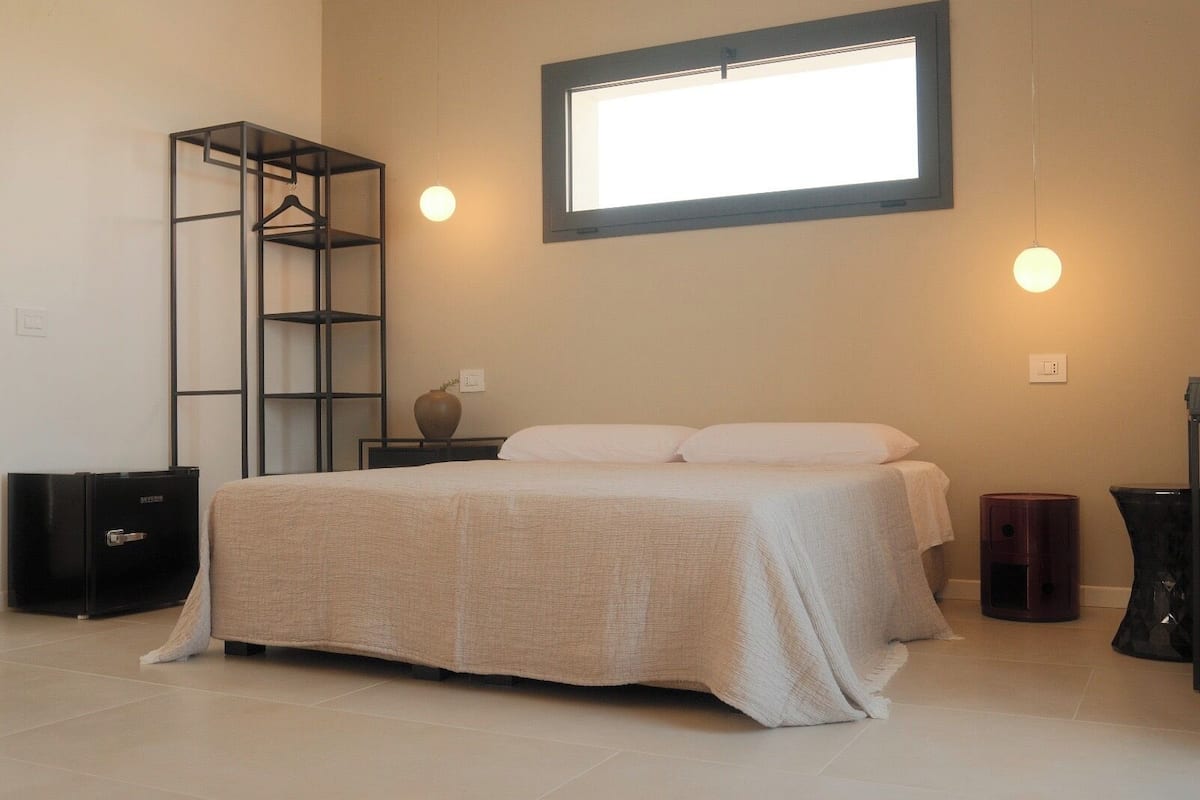 Chambre Triple Deluxe, balcon, vue colline | Literie de qualité supérieure, minibar, bureau, Wi-Fi gratuit
