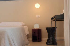 Deluxe-Dreibettzimmer, Balkon, Hügelblick