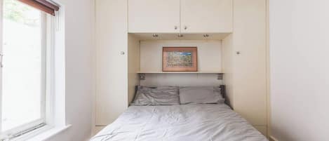 1 chambre, fer et planche à repasser, accès Internet, draps fournis