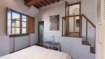 Iron/ironing board, travel cot, WiFi, bed sheets