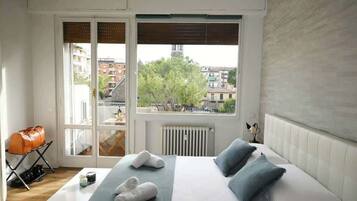 Iron/ironing board, travel cot, WiFi, bed sheets