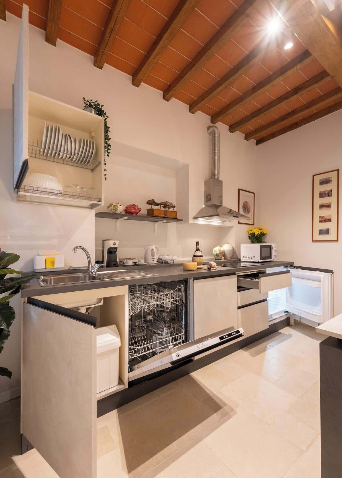 Coffee/tea maker, fridge, microwave, oven