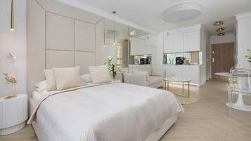 Iron/ironing board, travel cot, WiFi, bed sheets