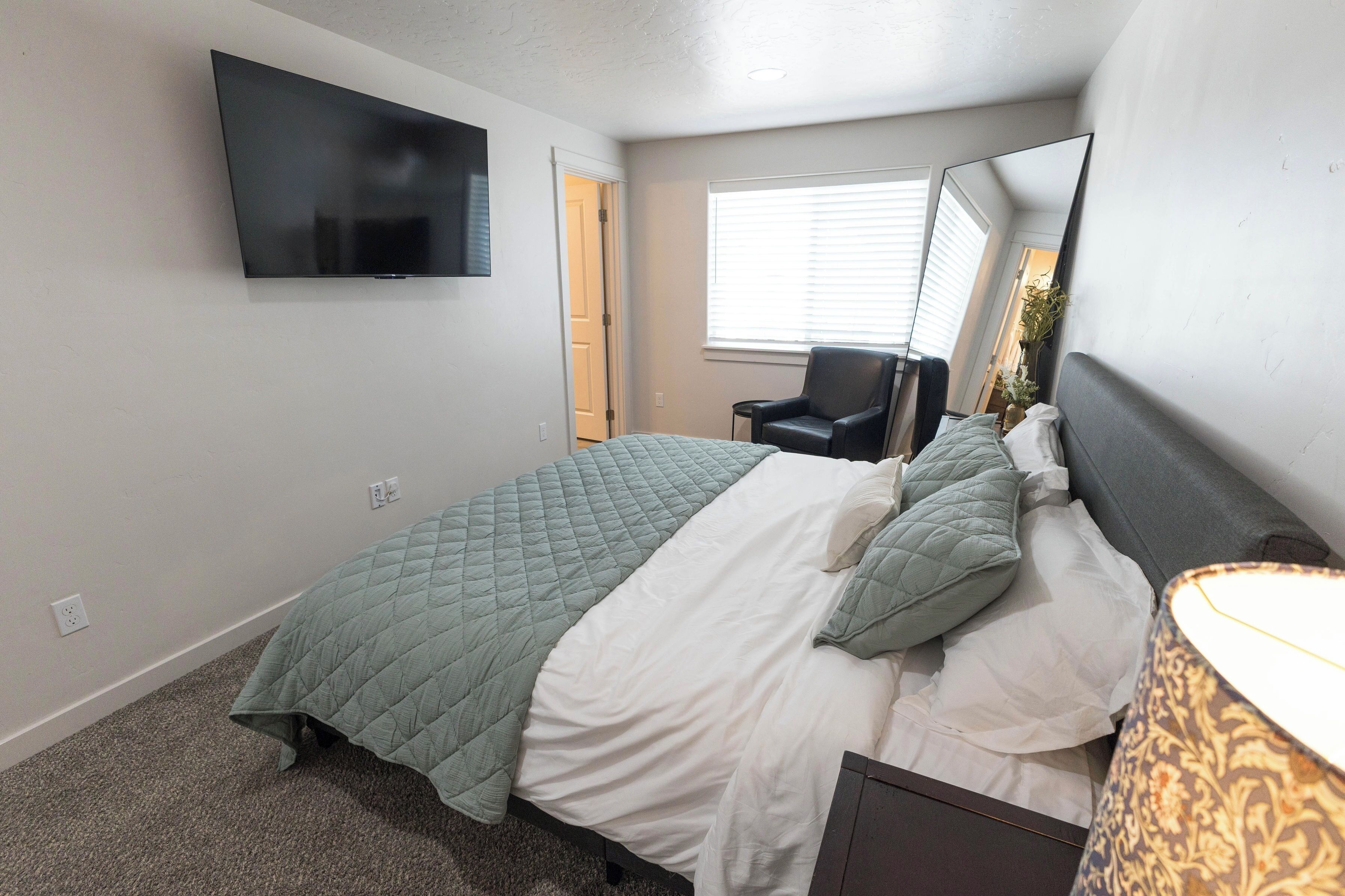 3 bedrooms, iron/ironing board, travel crib, WiFi (free)